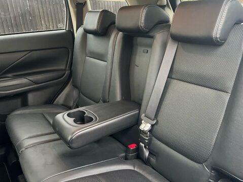 Mitsubishi Outlander DI-D GX 4 32