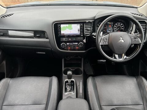 Mitsubishi Outlander DI-D GX 4 10