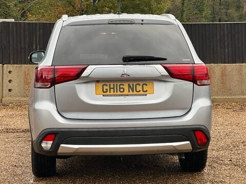 Mitsubishi Outlander DI-D GX 4 8