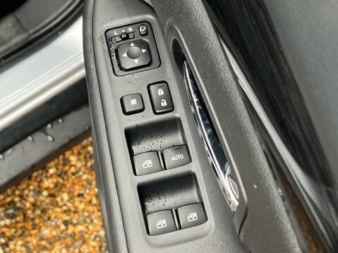 Mitsubishi Outlander DI-D GX 4 29