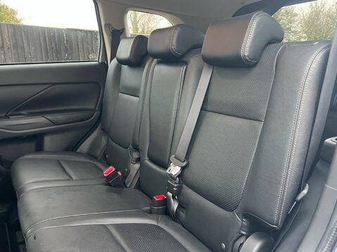 Mitsubishi Outlander DI-D GX 4 9