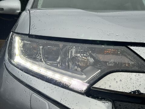 Mitsubishi Outlander DI-D GX 4 14