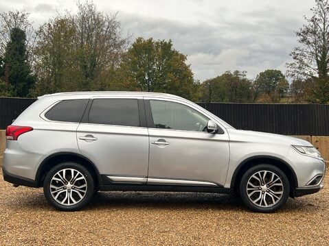 Mitsubishi Outlander DI-D GX 4 5