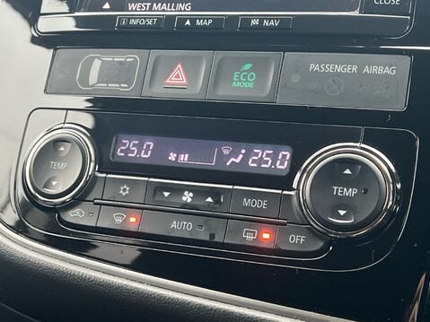 Mitsubishi Outlander DI-D GX 4 22