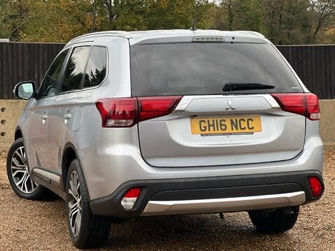 Mitsubishi Outlander DI-D GX 4 2