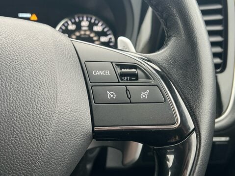 Mitsubishi Outlander DI-D GX 4 26