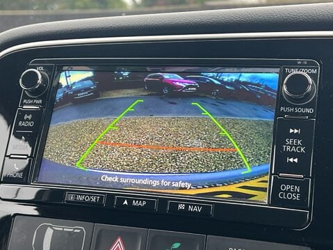 Mitsubishi Outlander DI-D GX 4 21