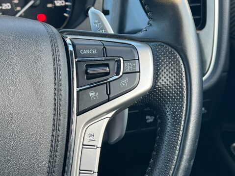 Mitsubishi Outlander PHEV DYNAMIC SAFETY 29