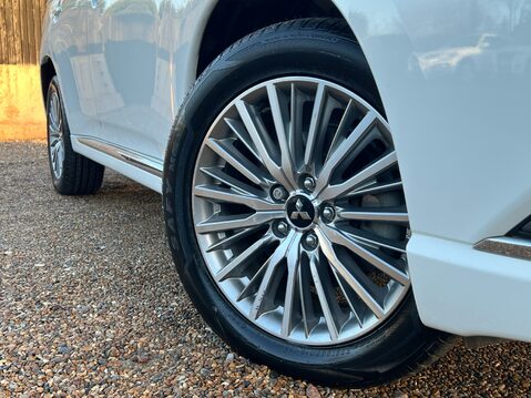 Mitsubishi Outlander PHEV DYNAMIC SAFETY 13