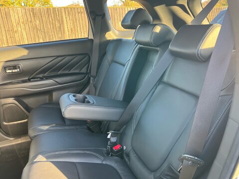 Mitsubishi Outlander PHEV DYNAMIC SAFETY 39