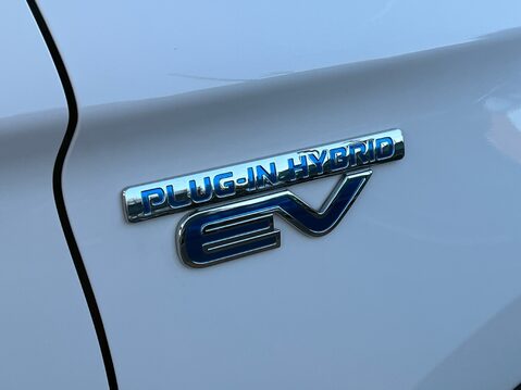 Mitsubishi Outlander PHEV DYNAMIC SAFETY 16