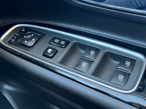 Mitsubishi Outlander PHEV DYNAMIC SAFETY 33