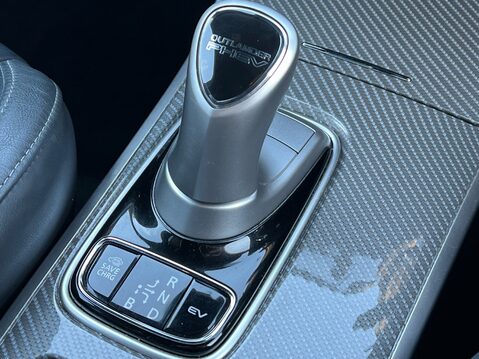Mitsubishi Outlander PHEV DYNAMIC SAFETY 26
