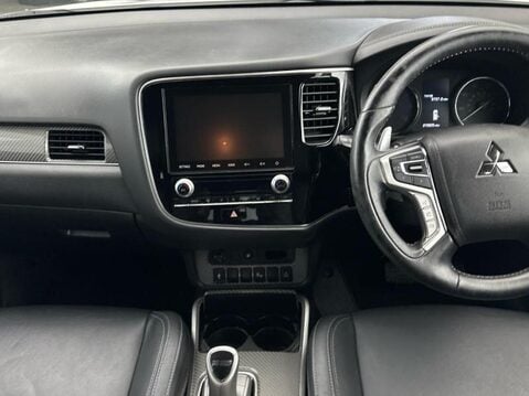 Mitsubishi Outlander PHEV DYNAMIC SAFETY 4