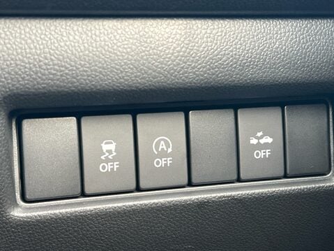 Suzuki Swift SZ-L DUALJET MHEV 28