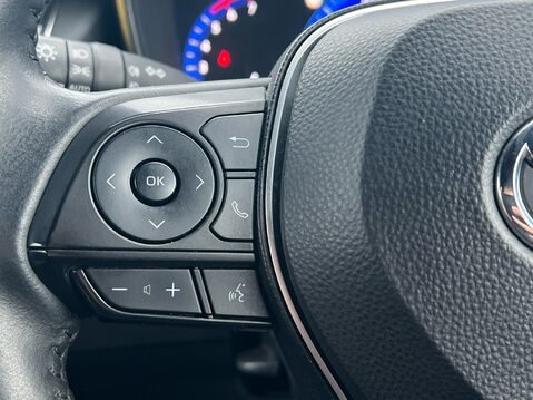 Toyota Corolla ICON TECH 19