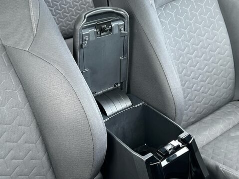 Toyota Corolla ICON TECH 27