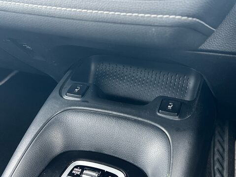 Toyota Corolla ICON TECH 17