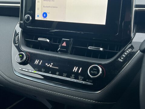 Toyota Corolla ICON TECH 16