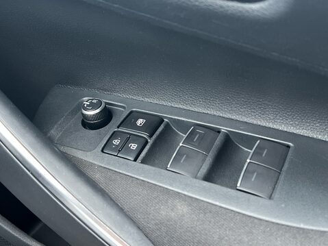 Toyota Corolla ICON TECH 24