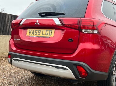 Mitsubishi Outlander EXCEED 17