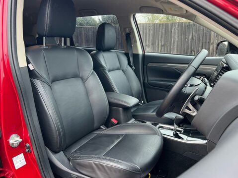 Mitsubishi Outlander EXCEED 18