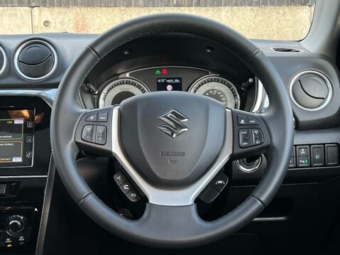 Suzuki Vitara SZ5 ALLGRIP MHEV 33
