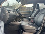 Mitsubishi Outlander EXCEED 3
