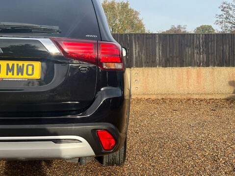 Mitsubishi Outlander EXCEED 32