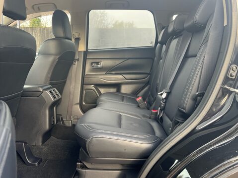 Mitsubishi Outlander EXCEED 9