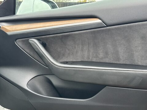 Tesla Model 3 STANDARD RANGE PLUS 29