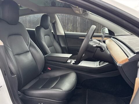 Tesla Model 3 STANDARD RANGE PLUS 19