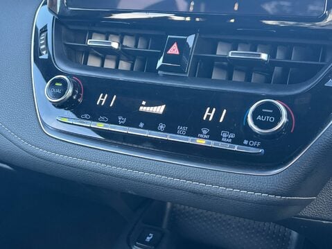 Toyota Corolla ICON TECH 16