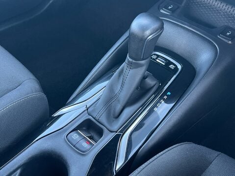 Toyota Corolla ICON TECH 19