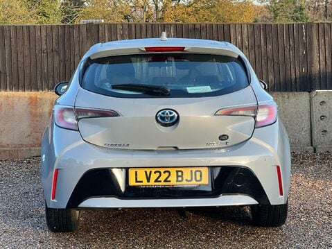 Toyota Corolla ICON TECH 8