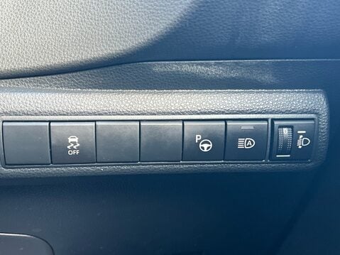 Toyota Corolla ICON TECH 27