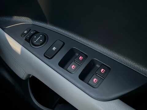 Kia Stonic SHADOW 28