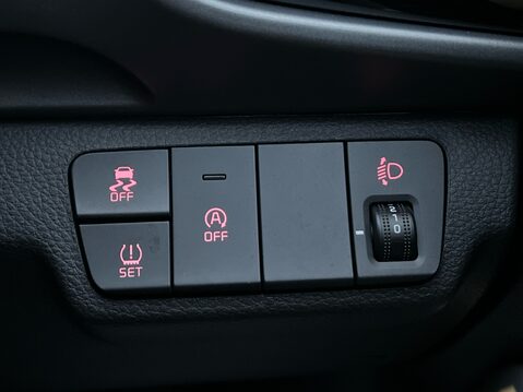 Kia Stonic SHADOW 27