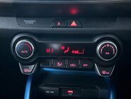 Kia Stonic SHADOW 17