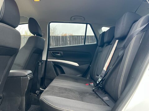 Suzuki SX4 S-Cross SZ-T BOOSTERJET MHEV 9