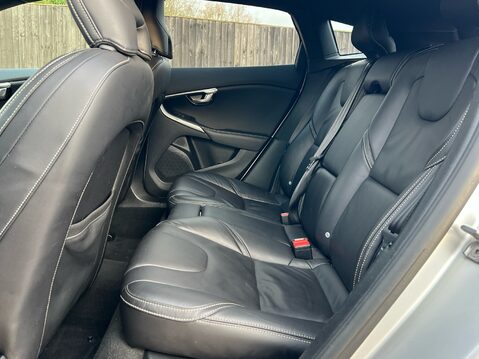 Volvo V40 T3 R-DESIGN EDITION 9