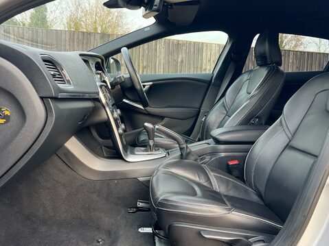 Volvo V40 T3 R-DESIGN EDITION 3