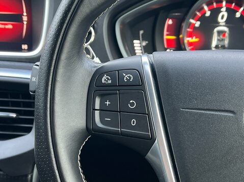 Volvo V40 T3 R-DESIGN EDITION 28