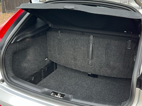 Volvo V40 T3 R-DESIGN EDITION 34