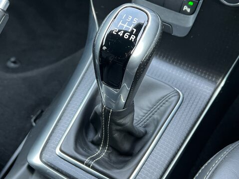 Volvo V40 T3 R-DESIGN EDITION 26