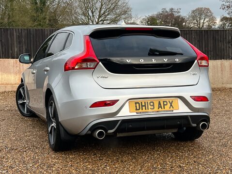 Volvo V40 T3 R-DESIGN EDITION 2