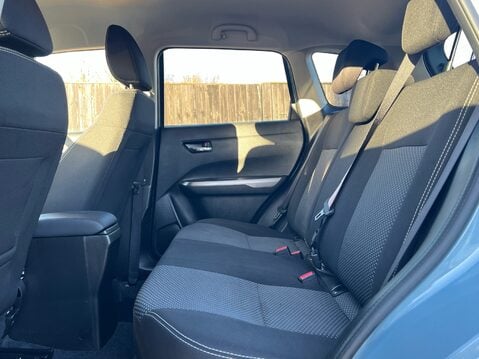 Suzuki Vitara SZ-T BOOSTERJET MHEV 9