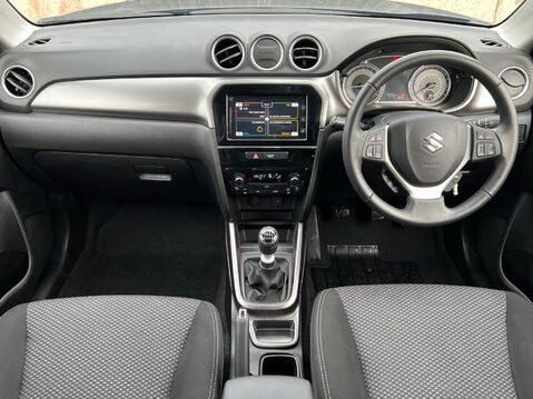 Suzuki Vitara SZ-T BOOSTERJET MHEV 10