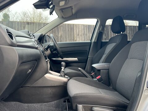 Suzuki Vitara SZ-T BOOSTERJET MHEV 3