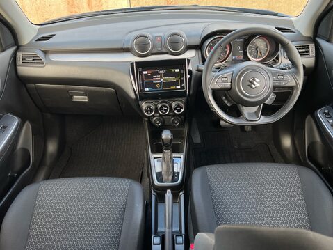 Suzuki Swift SZ5 DUALJET MHEV 10